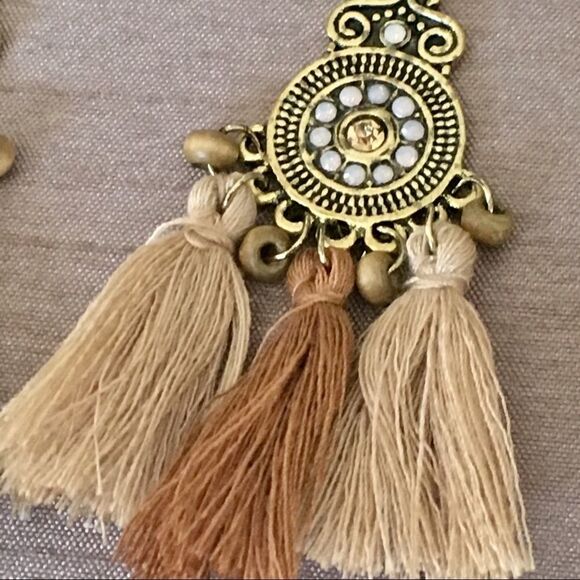 Boho Tan Brown Tassel Gold Tone Filigree Earrings NWT - Picture 3 of 4